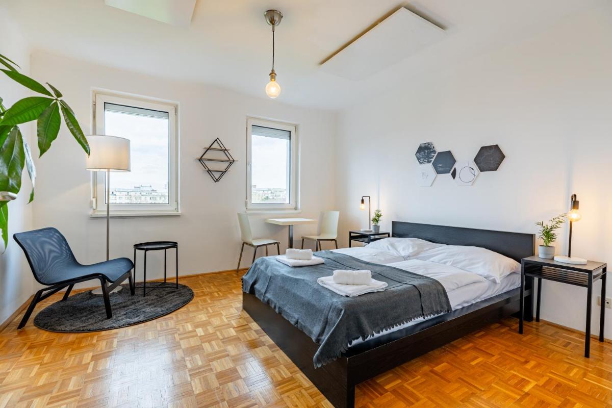 New with a View - Modern Studio - Housity