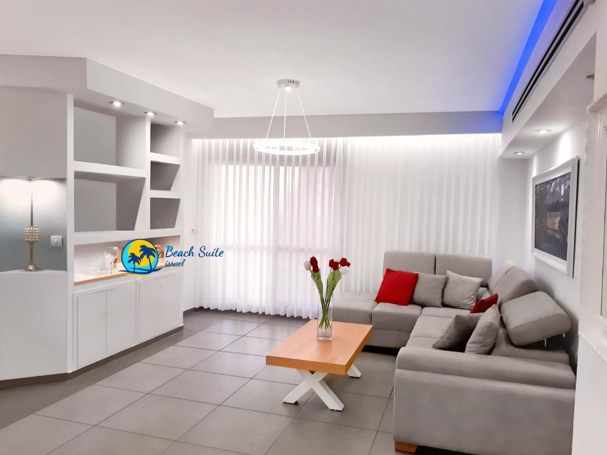 Beach Suite Israel- Private Jacuzzi Garden Suite & Gym, 3 Min Walk To Beach ביץ סוייט ישראל- ג'קוזי פרטי בגינה 3 דקות הליכה לים וחדר כושר - Housity