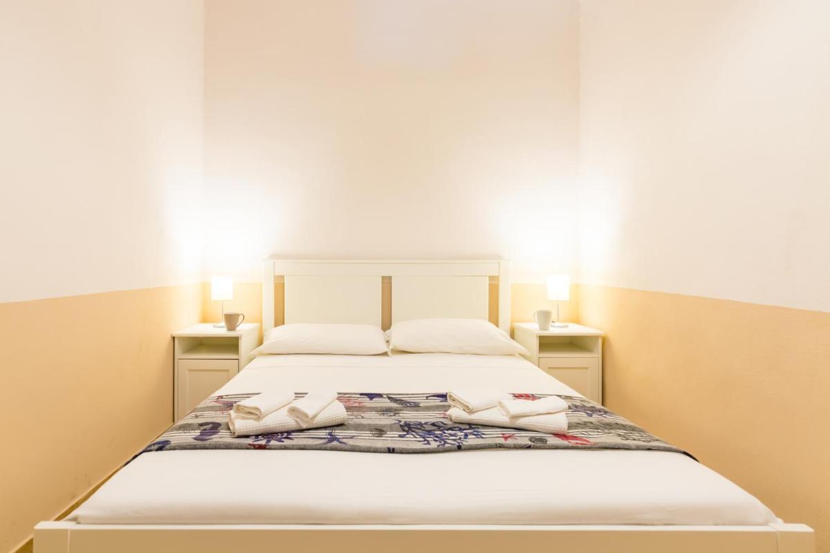 Tizzano House - La Marina - Housity