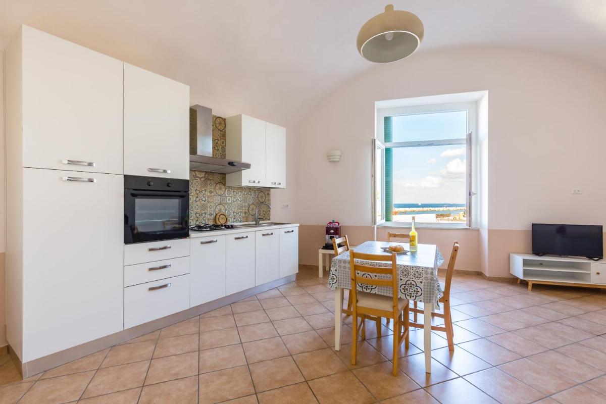 Tizzano House - La Marina - Housity