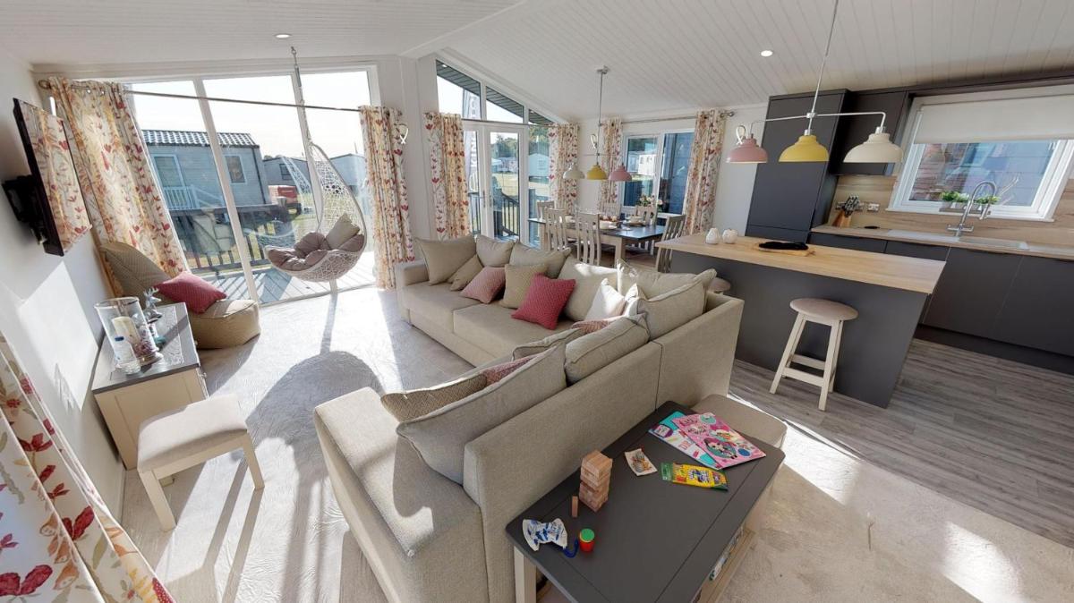Beech 27 Hot Tub - Housity