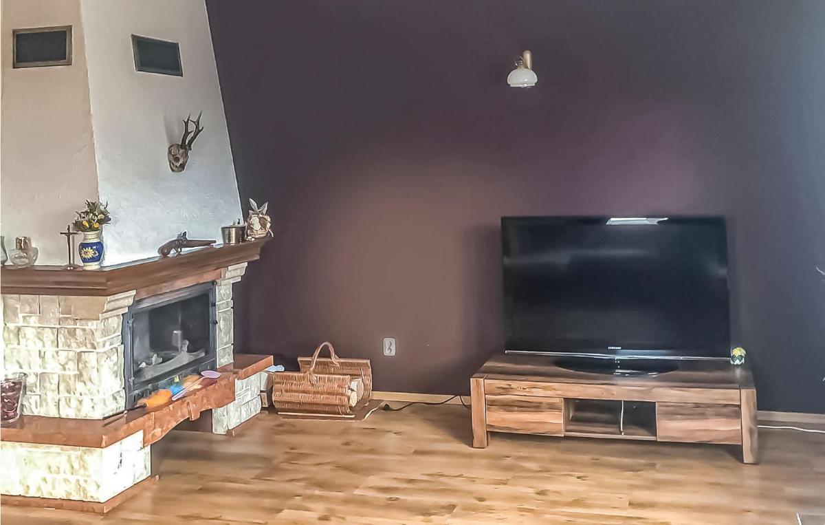 4 Bedroom Amazing Home In Serniki - Housity