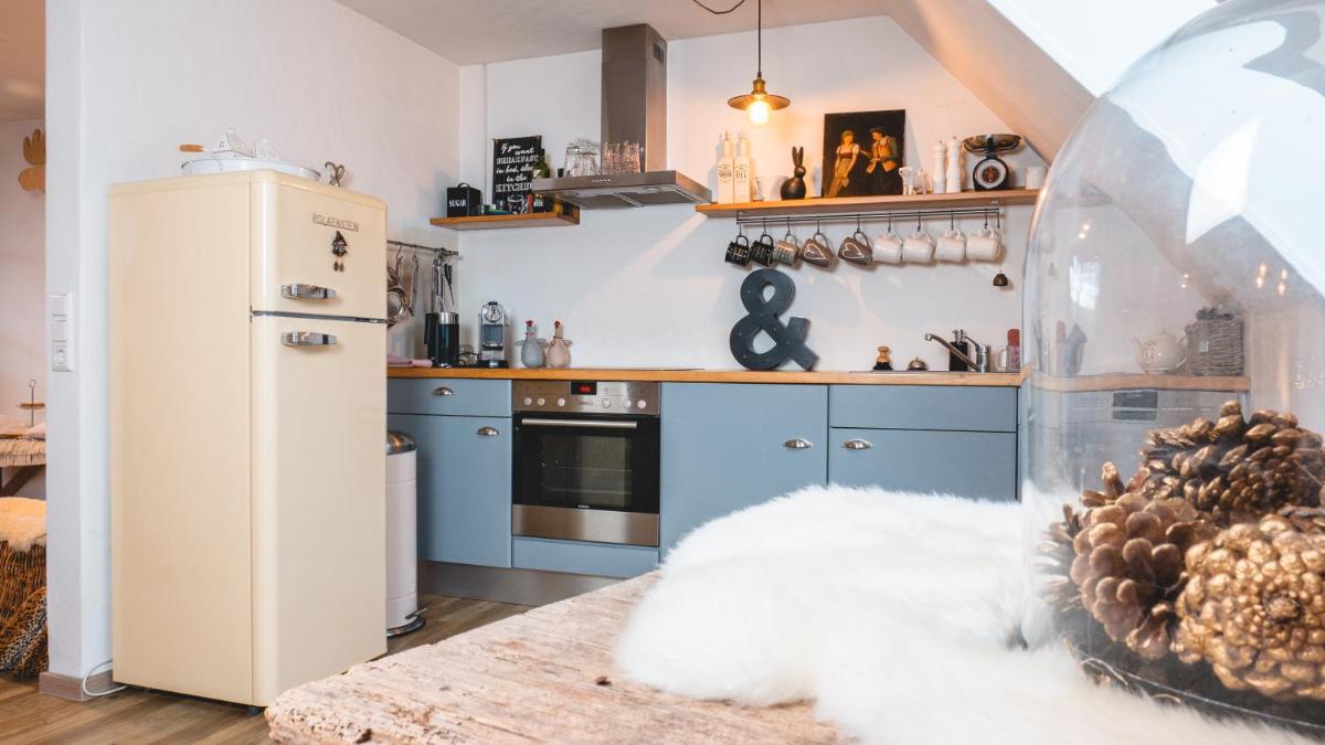 Dachwohnung mit Ofen und Freisitz - Housity
