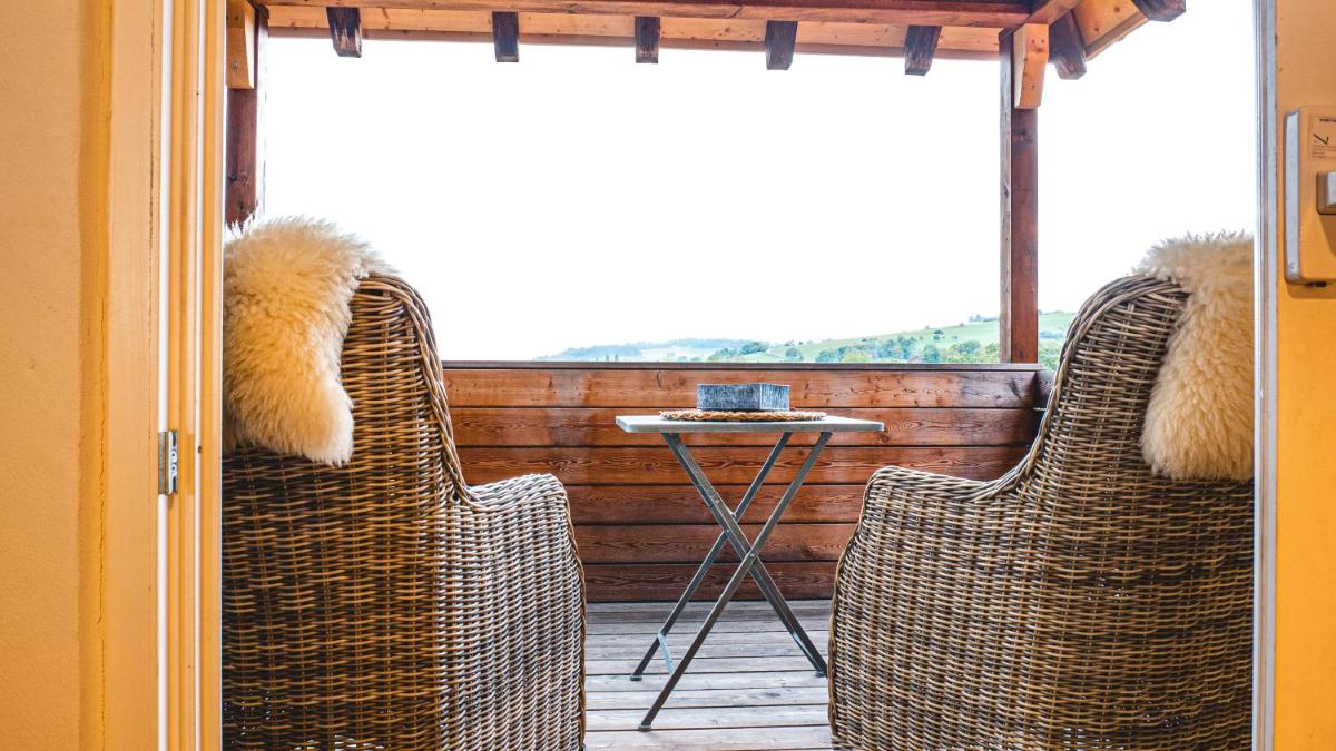 Dachwohnung mit Ofen und Freisitz - Housity