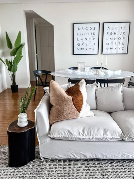 Sydney sub-CBD Alexandria Morden 3 Bedroom Apt with Free Carspace - Housity
