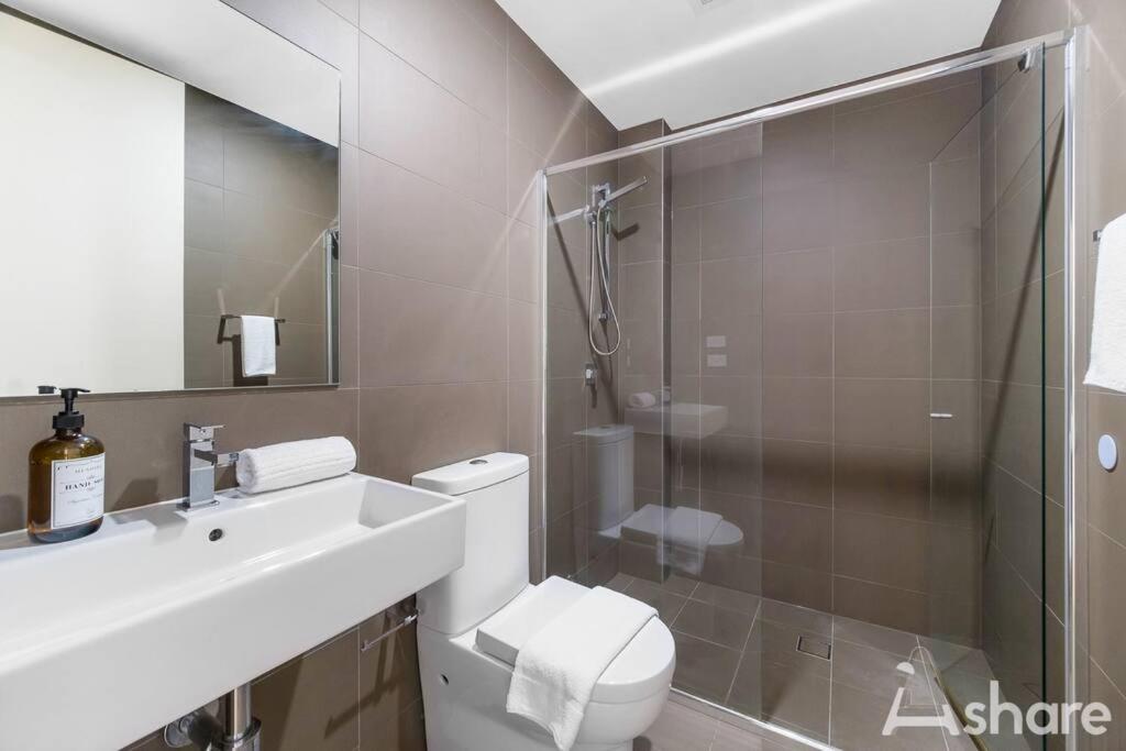 Sydney sub-CBD Alexandria Morden 3 Bedroom Apt with Free Carspace - Housity