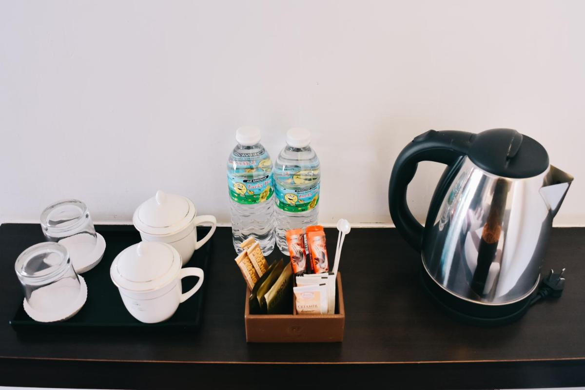J Suites Hotel - Housity