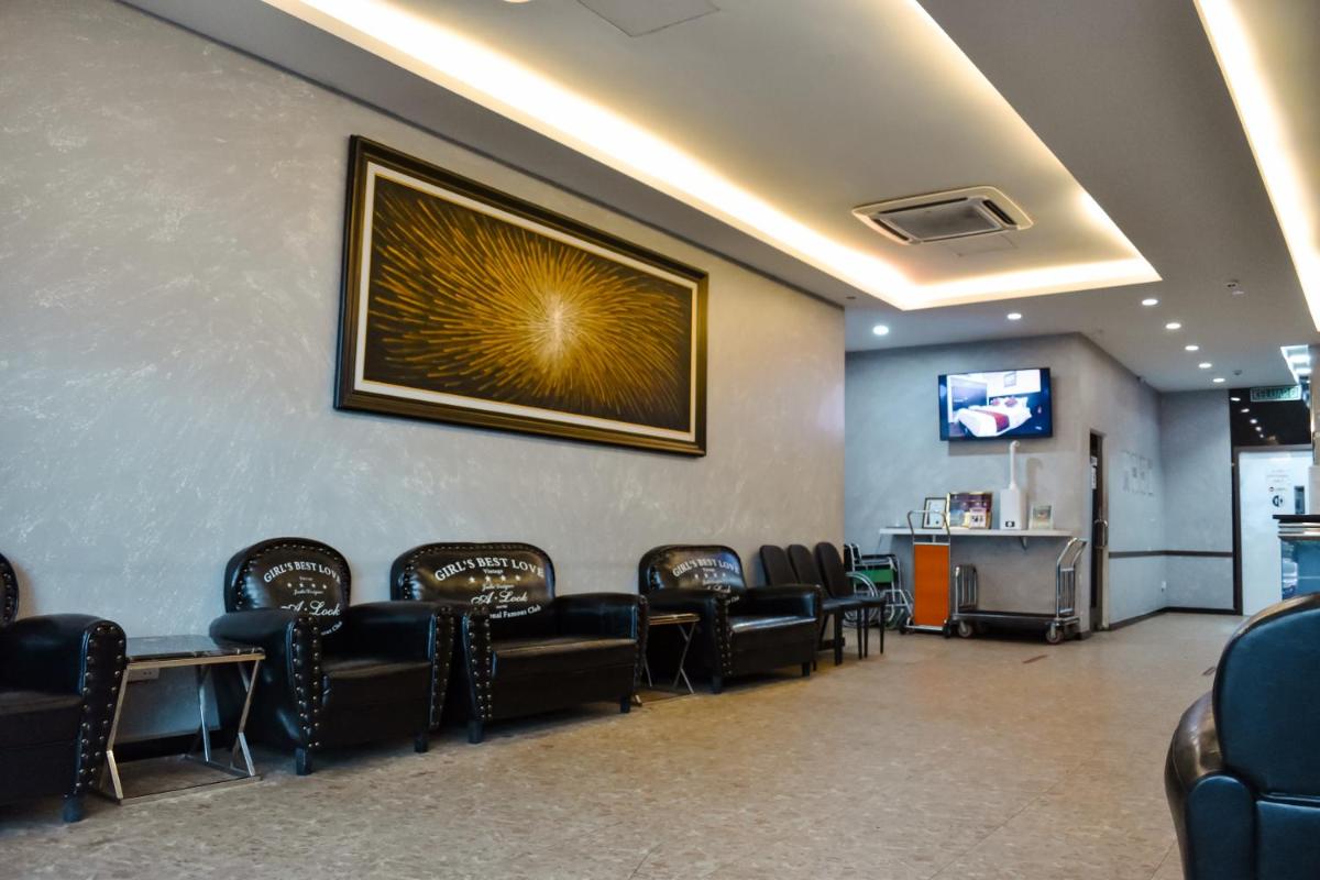 J Suites Hotel - Housity
