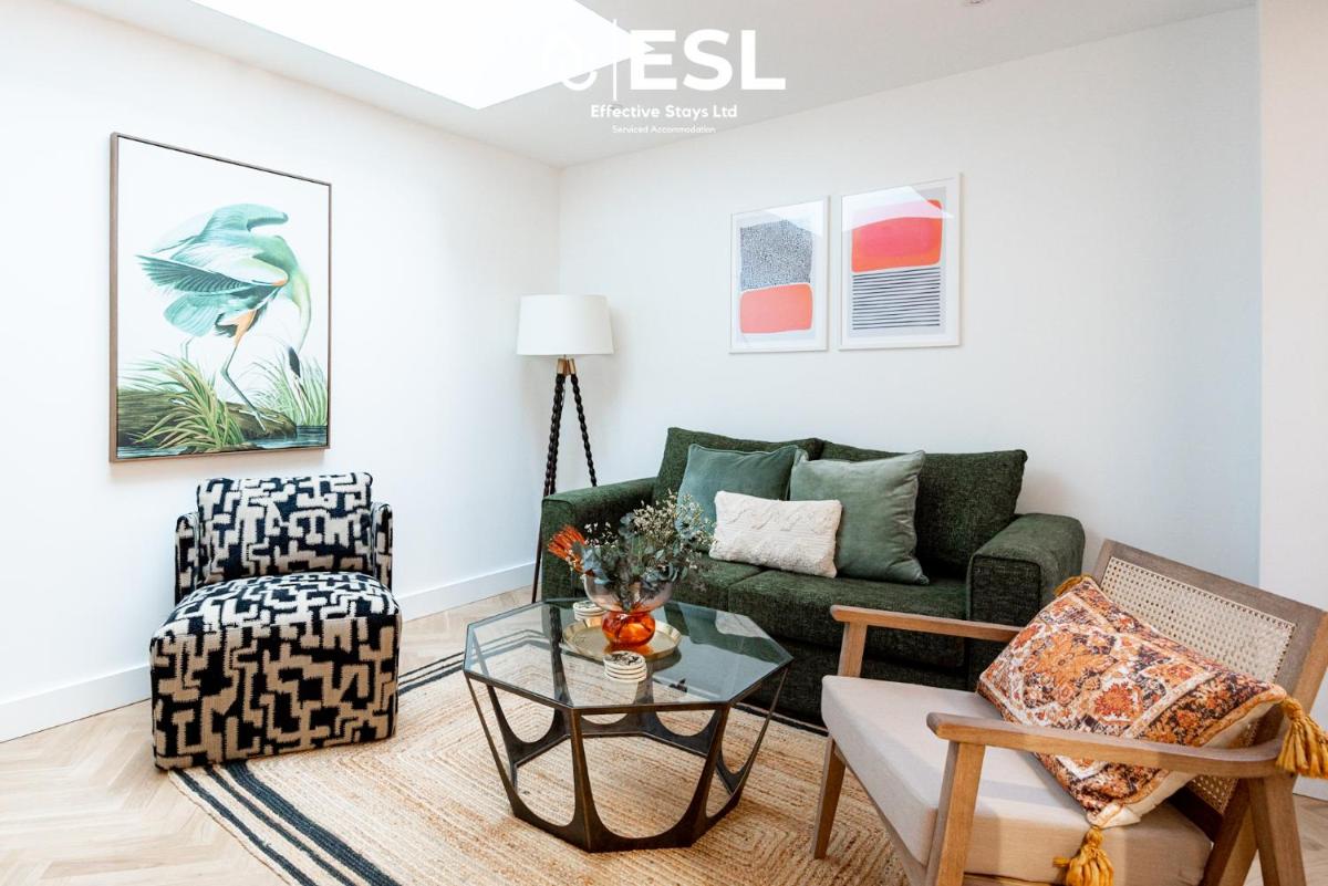 Contemporary Townhouse - Free Parking - Central Shrewsbury - Housity
