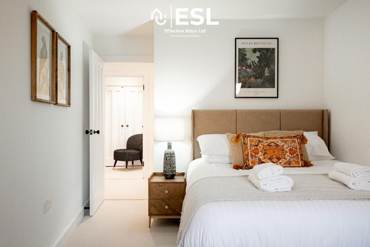 Contemporary Townhouse - Free Parking - Central Shrewsbury - Housity