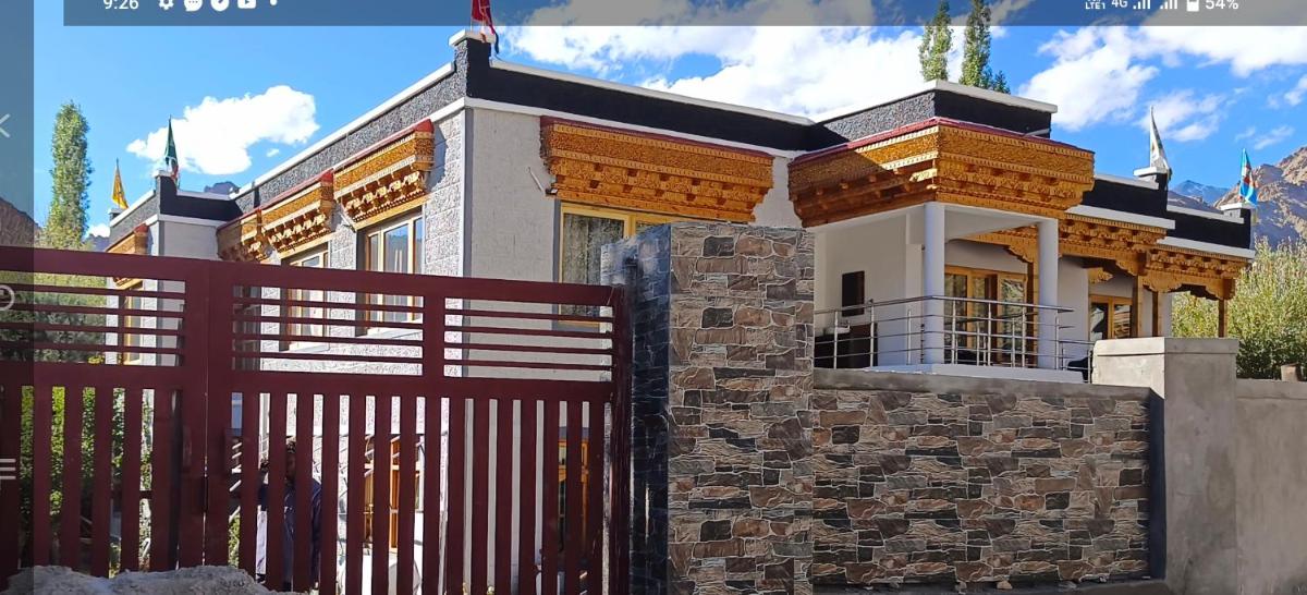 Hillside Homestay Gonpa - Housity