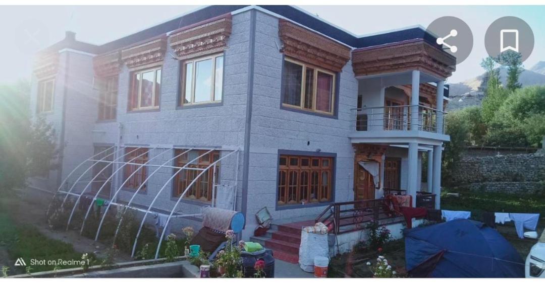 Hillside Homestay Gonpa - Housity