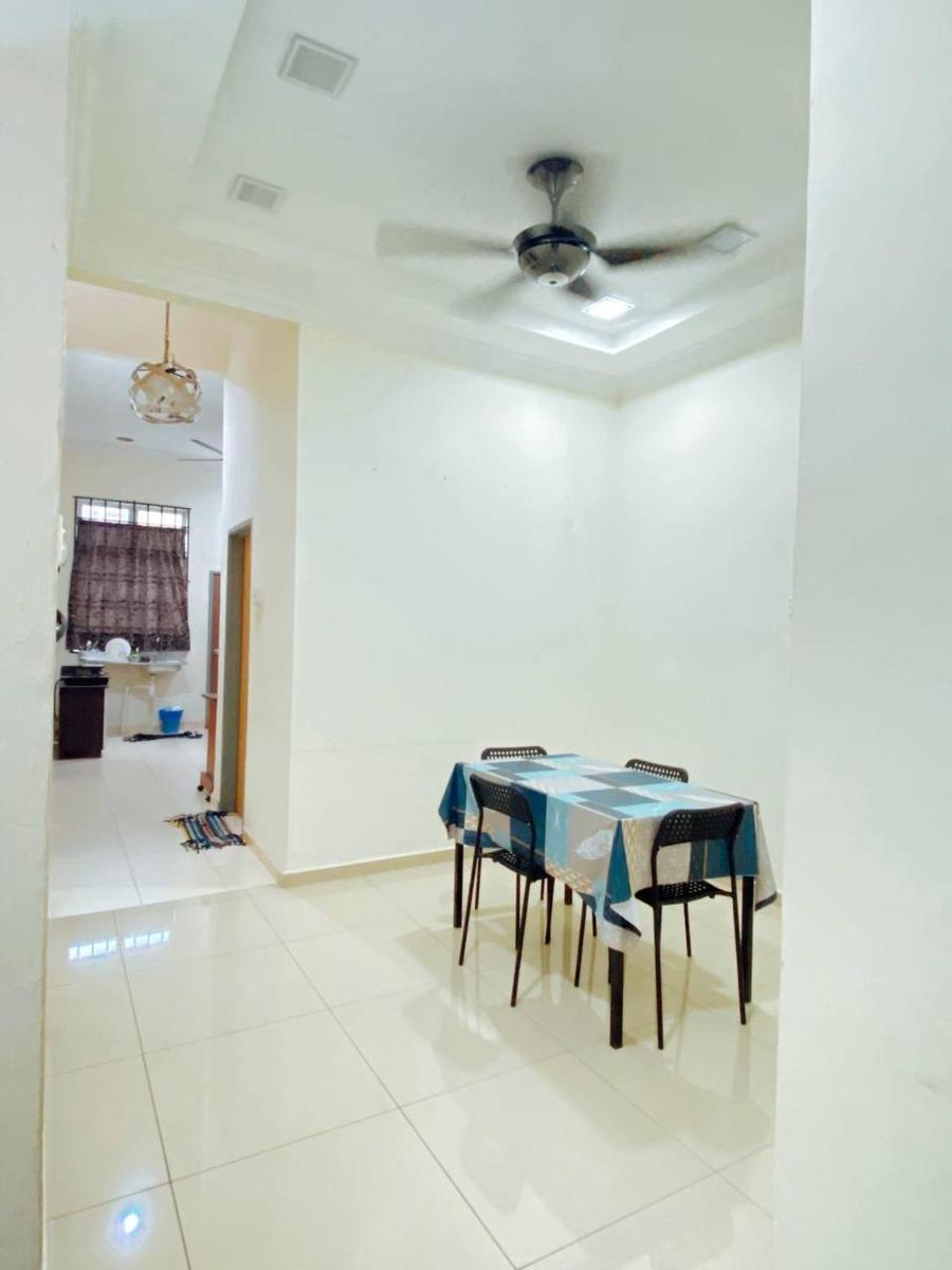Rawyna homestay segamat - Housity