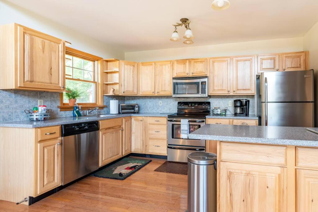 Beautiful mountain home with gorgeous meadow views - Housity