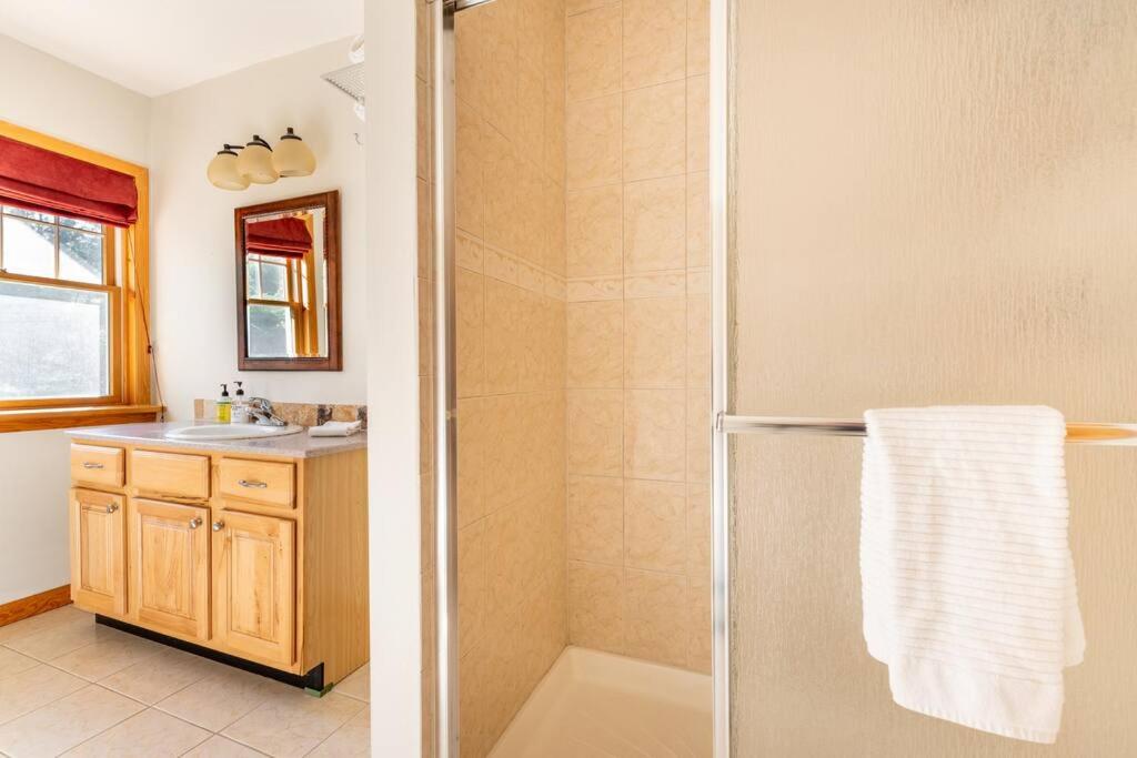 Beautiful mountain home with gorgeous meadow views - Housity