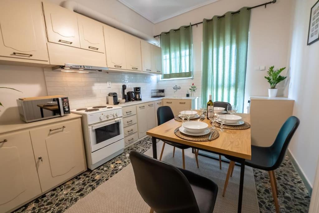 Nima's house, traditional flat with lake view - Housity