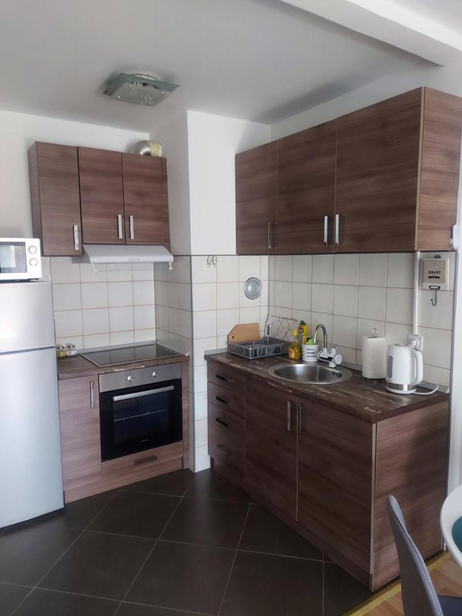 Stan na dan, Titanik Tuzla, centar grada - Housity
