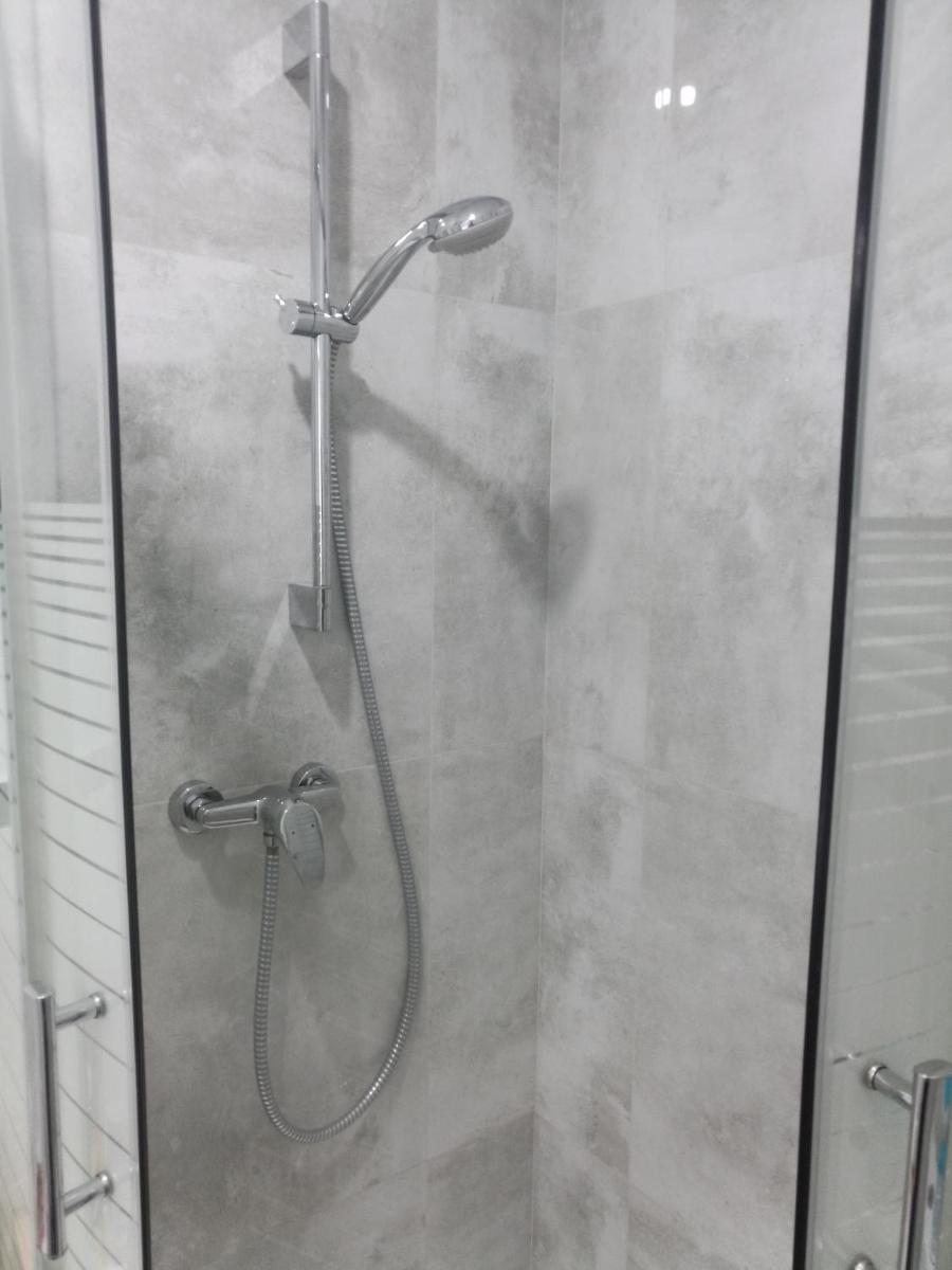 Studio Jutrzenka z łazienką by Apartamenty na dni Wrocław - Housity