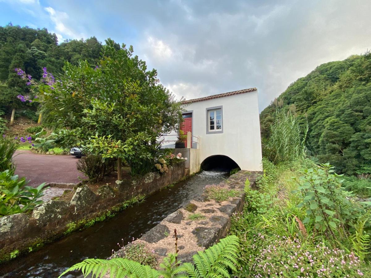 Ribeira do Guilherme - Watermill house Botanic Garden - Housity