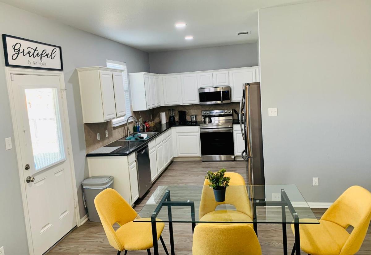 Cozy 3 bedroom House in Killeen close to Fort Cavazos, airport, and 50 mins to Austin - Housity