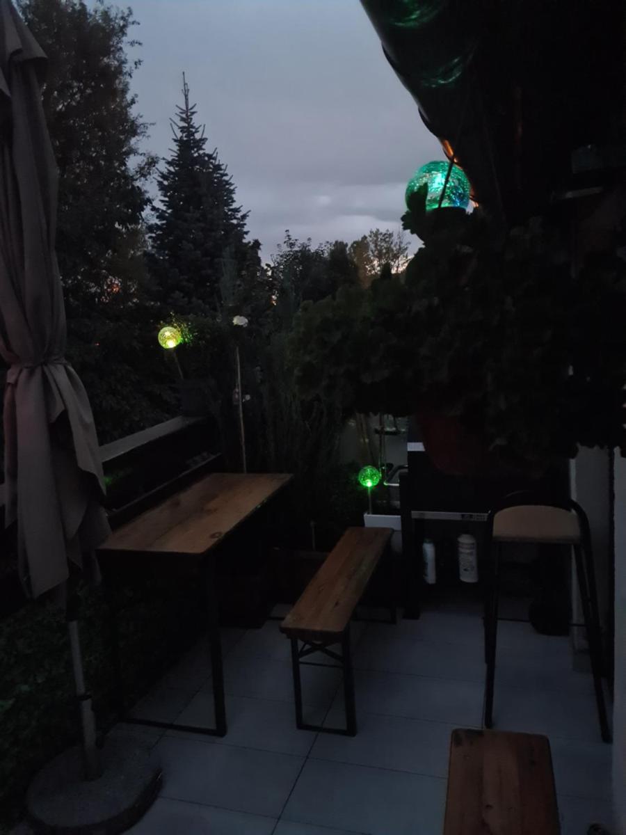 Uroczy apartament z tarasem i widokiem na ogród - Housity
