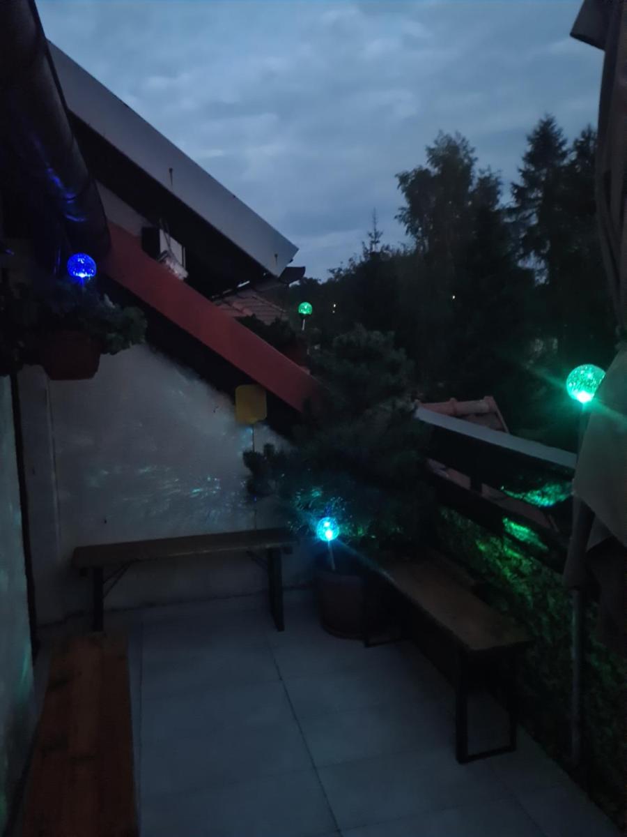 Uroczy apartament z tarasem i widokiem na ogród - Housity