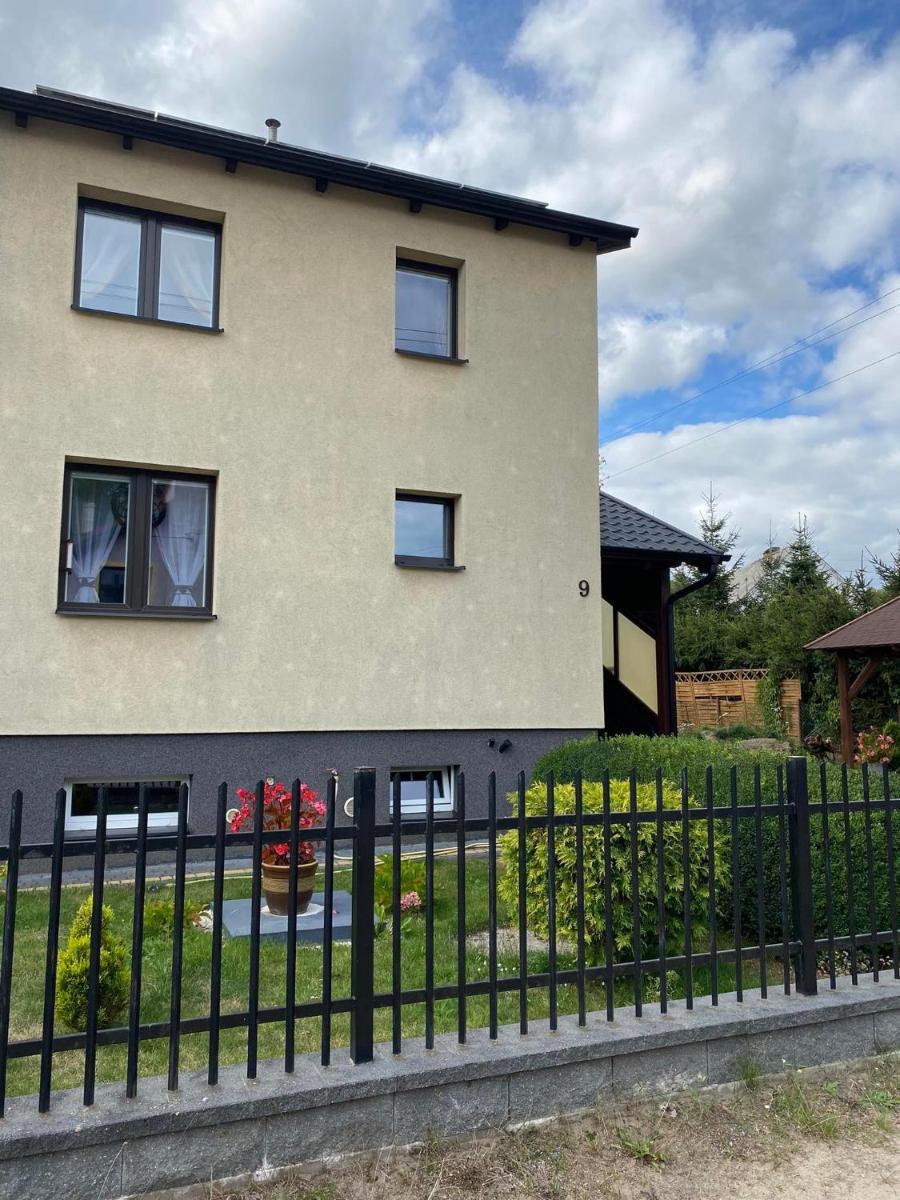 Dziewięciu z nieba 9 - Housity