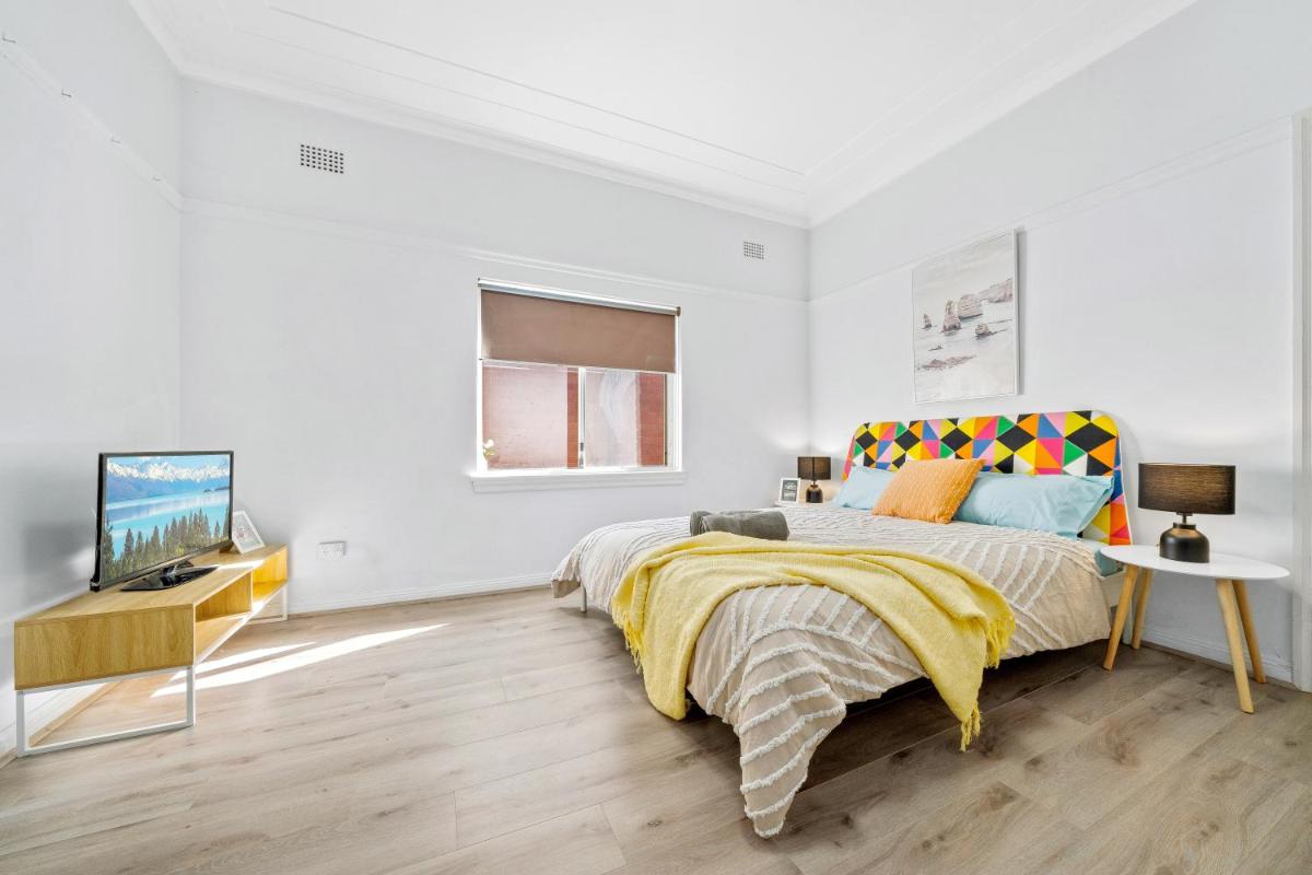 Burwood Newly Renovated 2 Bedroom Apartment - Housity