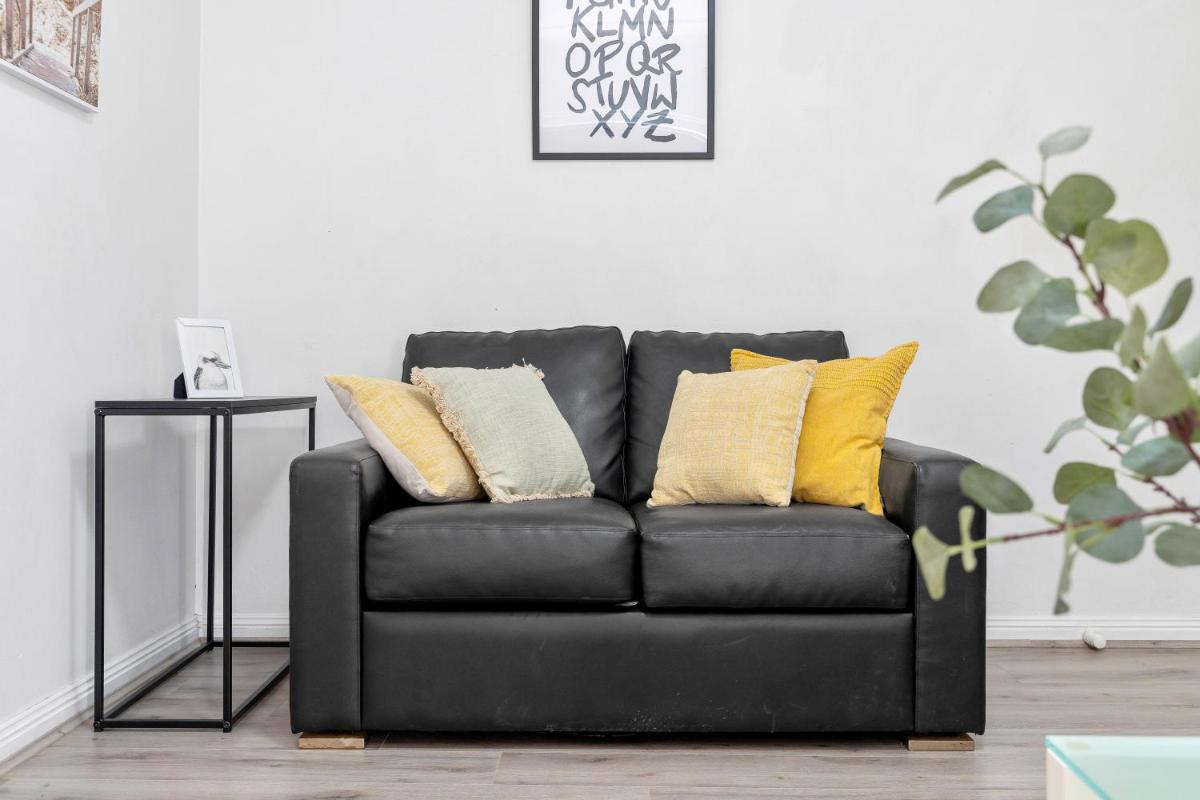 Burwood Newly Renovated 2 Bedroom Apartment - Housity