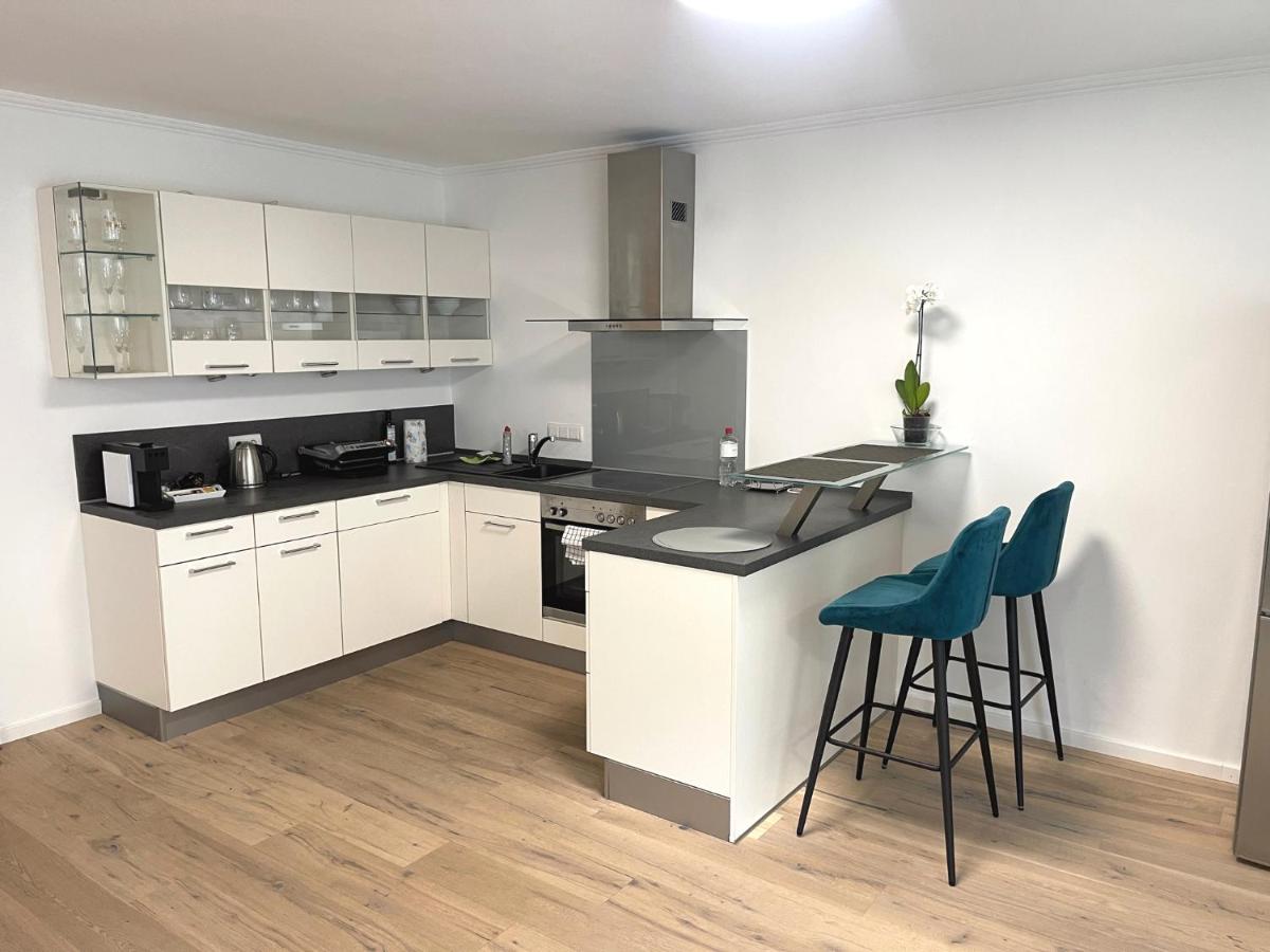 Exklusive Wohnung 104 m2 direkt am Rhein 1 km von der Messe - Housity