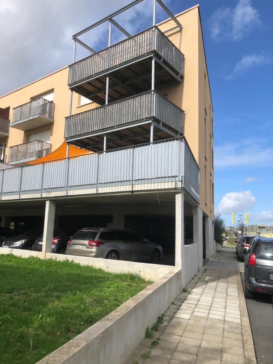 Appartement 2 chambres avec grande terrasse - Housity