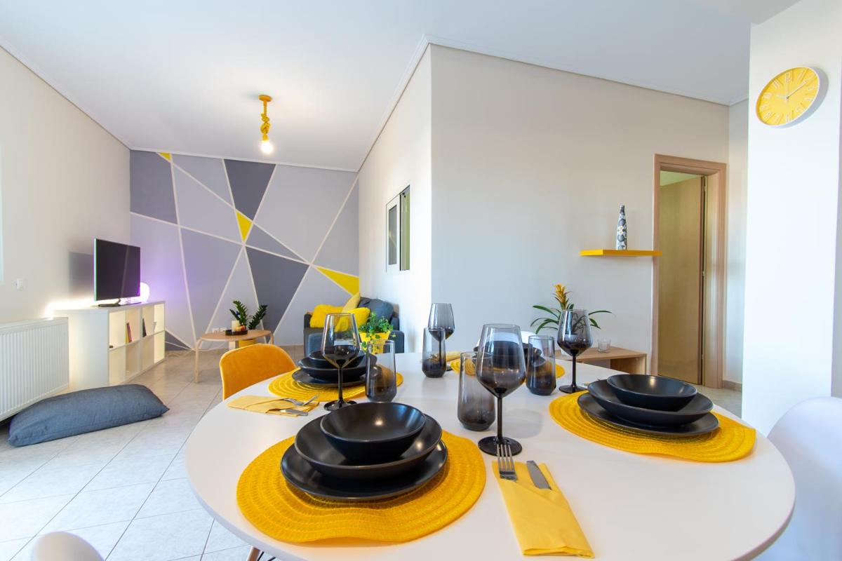 YelaYellow House Near to Airport, Rafina Port and Metropolitan Expo - Housity