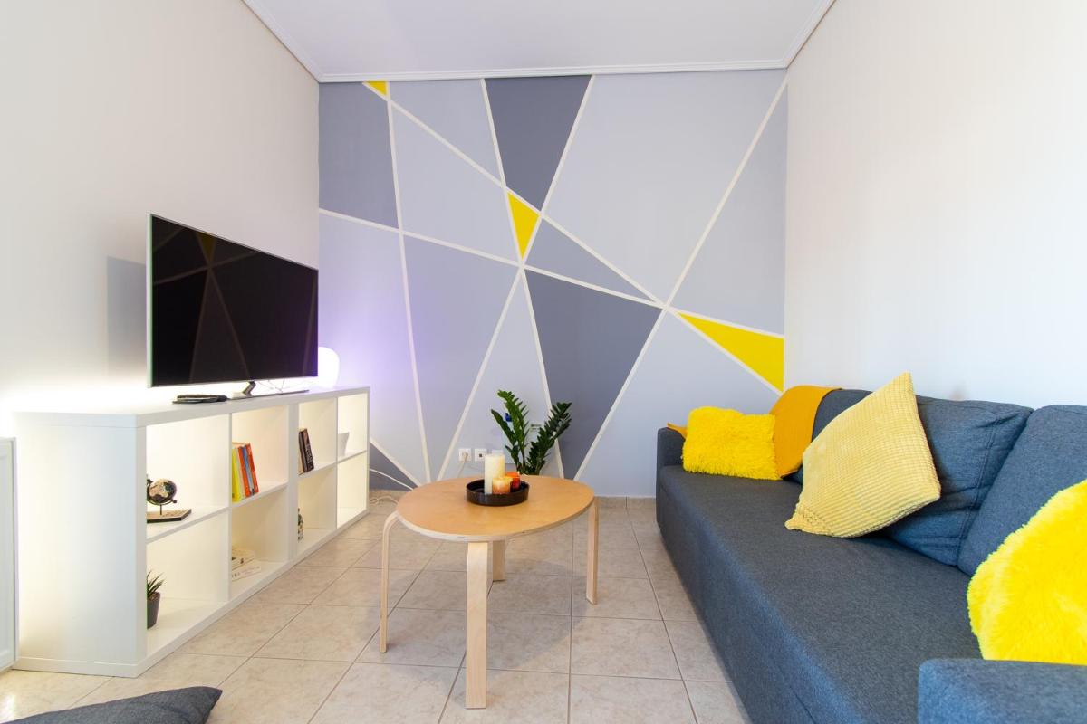 Suitetrails - YelaYellow House Near to Airport, Rafina Port and Metropolitan Expo