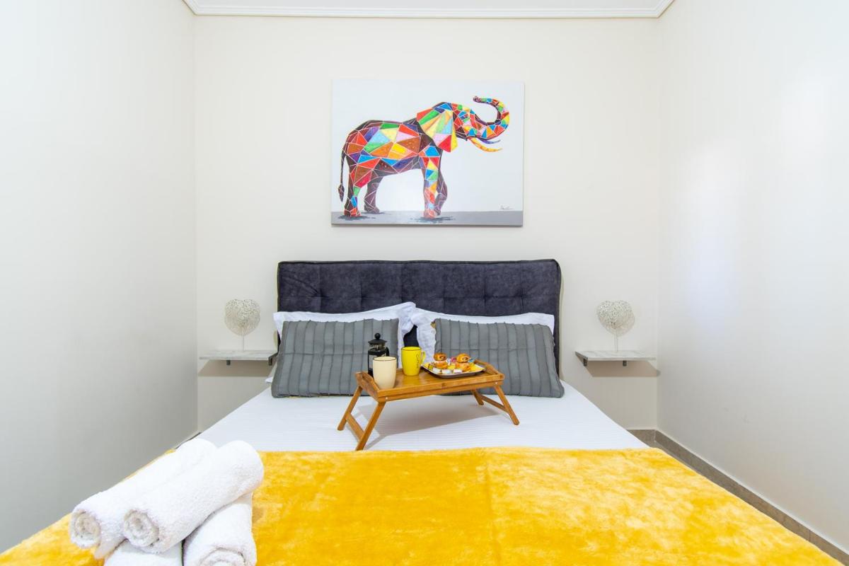 YelaYellow House Near to Airport, Rafina Port and Metropolitan Expo - Housity