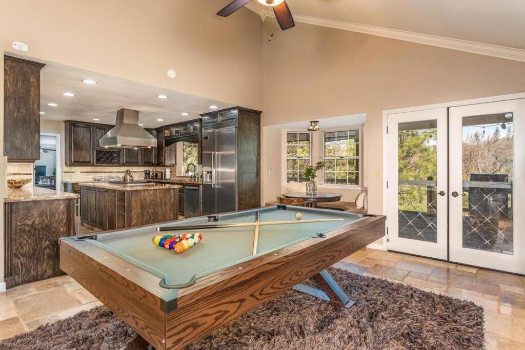 Private Resort Home in Yosemite w/River, 4Br-5Ba - Housity