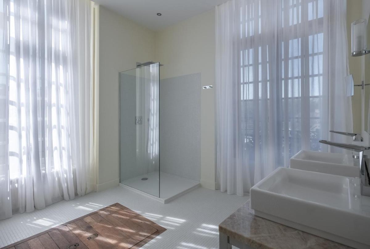 Salle de bains dans l'établissement La Borde en Sologne Château & Spa
