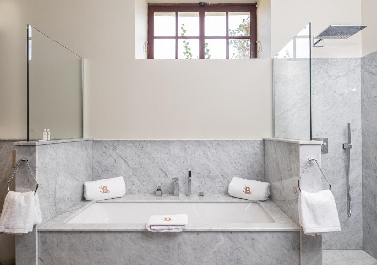 Salle de bains dans l'établissement La Borde en Sologne Château & Spa