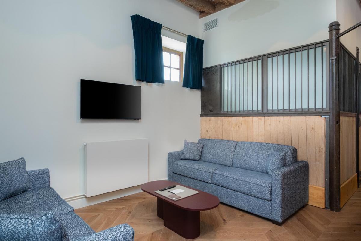 Télévision ou salle de divertissement dans l'établissement La Borde en Sologne Château & Spa