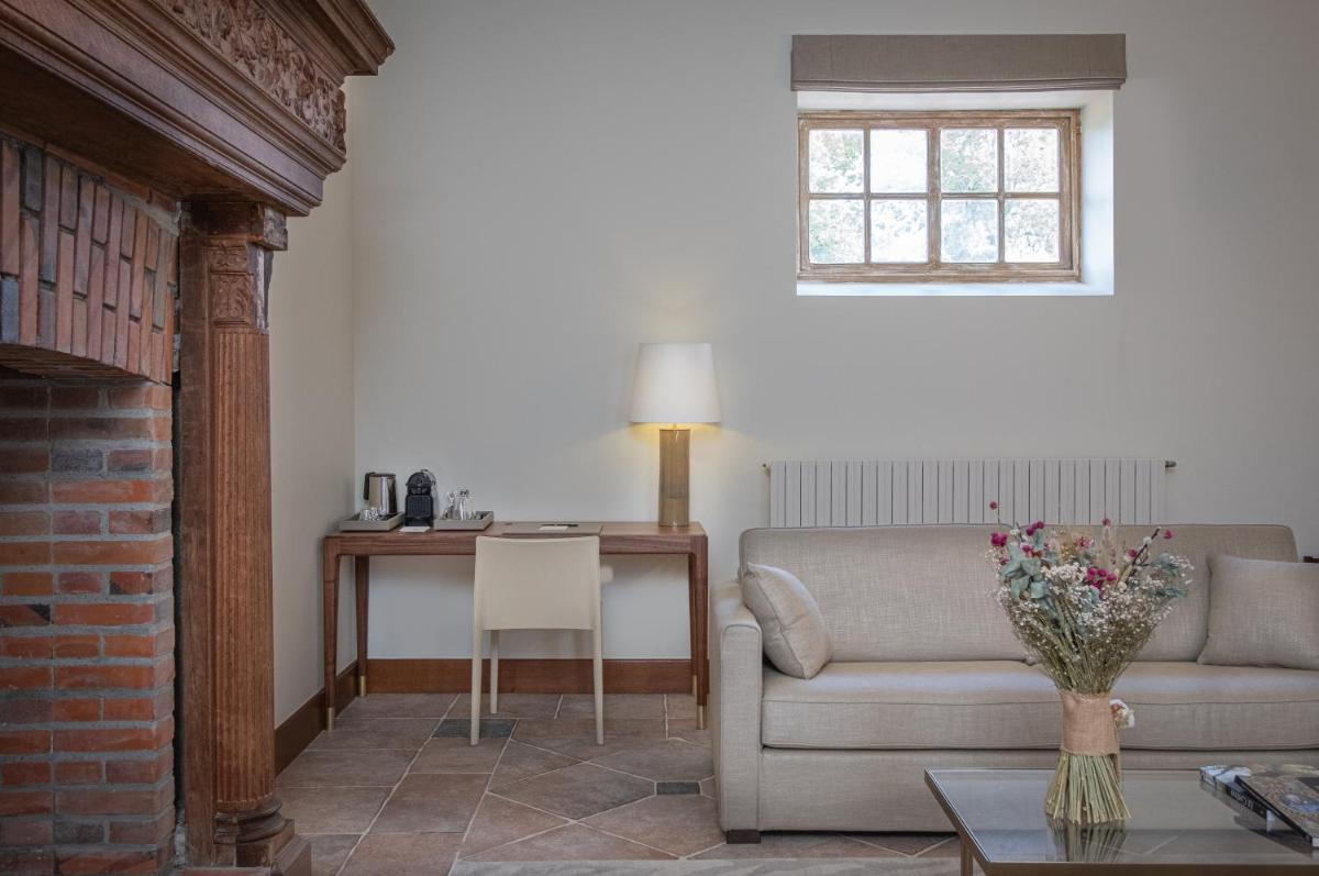 Coin salon dans l'établissement La Borde en Sologne Château & Spa