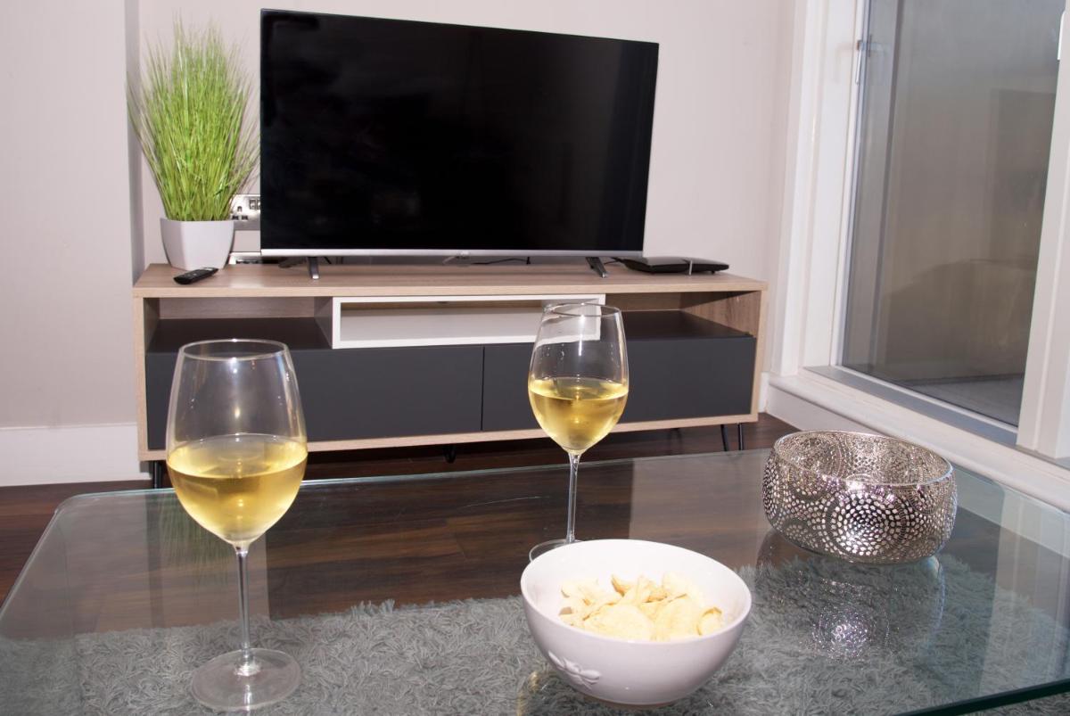 Modern 2 Bed & 2 Bath Manchester City Centre Apartment - Housity