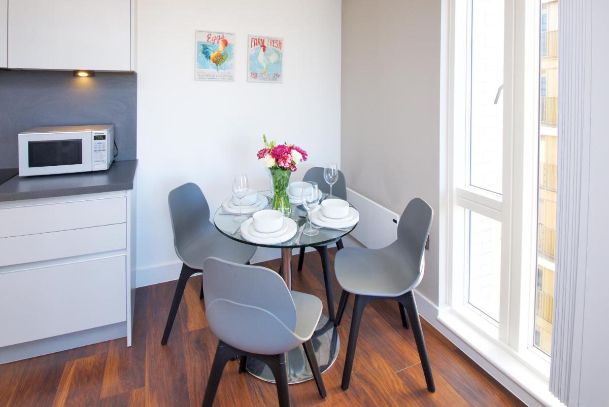 Modern 2 Bed & 2 Bath Manchester City Centre Apartment - Housity