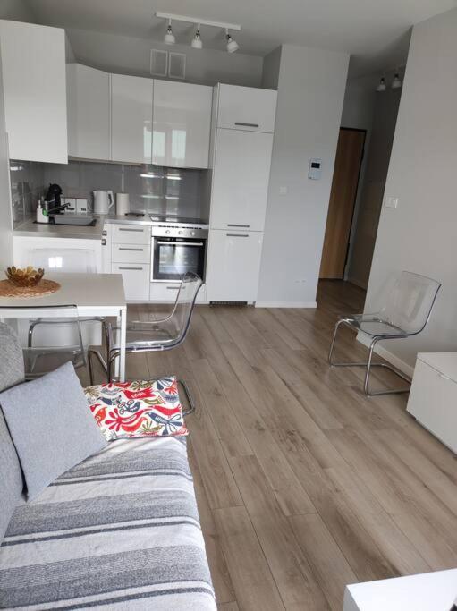 Branickiego 21 Apartment close Medicover and Paley - Housity