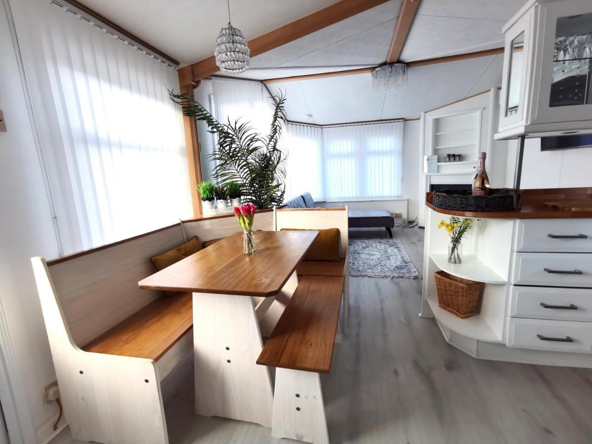 Lakes and woodlands Overstone Holiday Park - Housity
