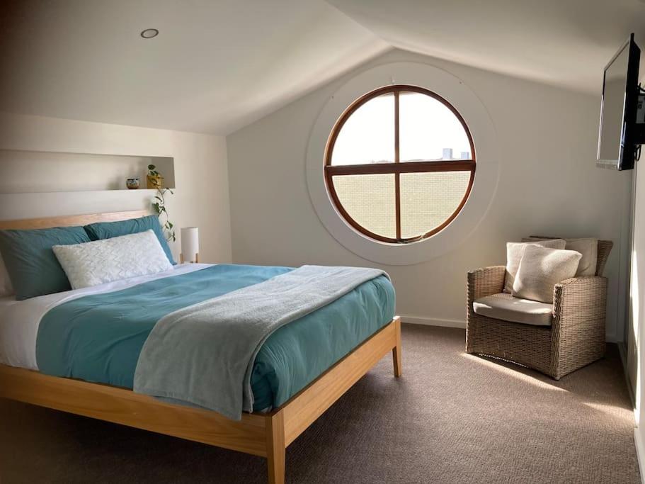 12 Rocks Beach View Loft Central Port Campbell - Housity