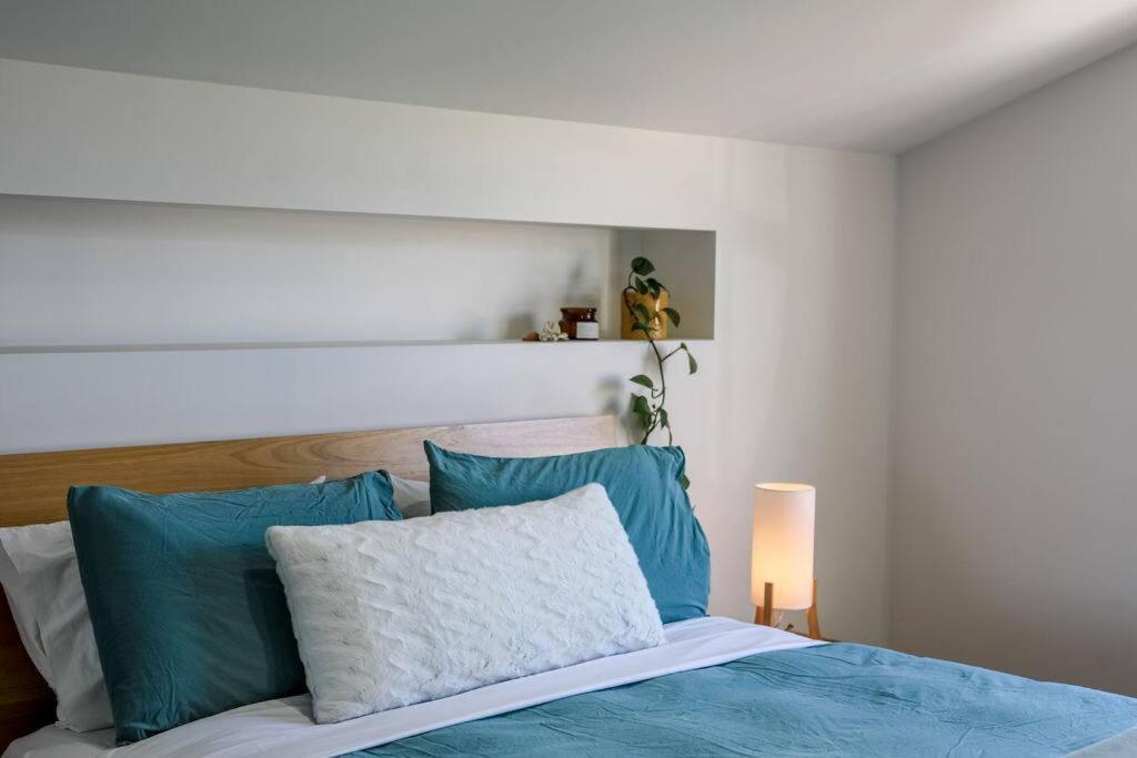 12 Rocks Beach View Loft Central Port Campbell - Housity