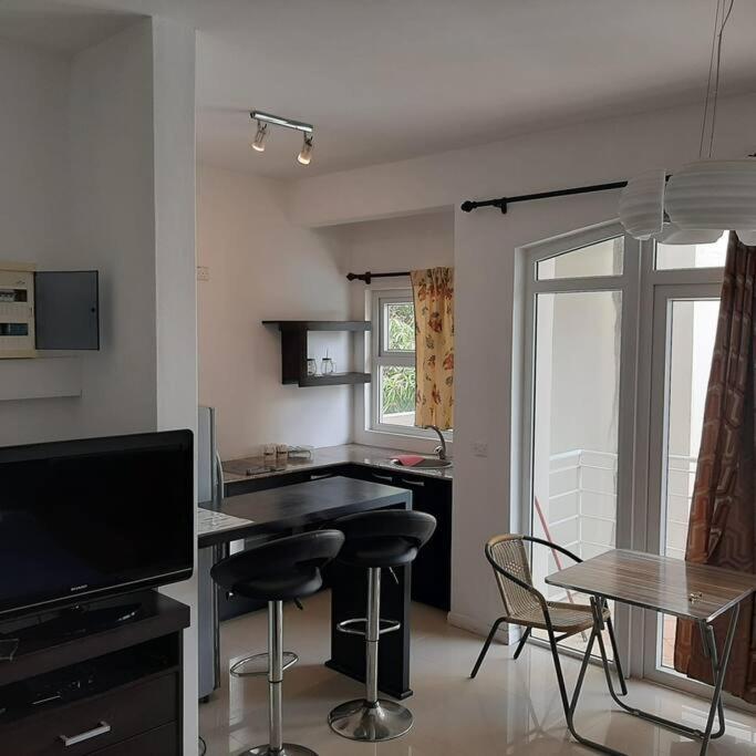 Ocean Drive Studio, next to the Beach - Housity