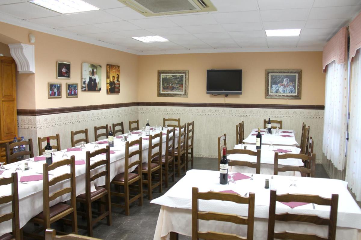 Hostal Restaurante La Masía - Housity