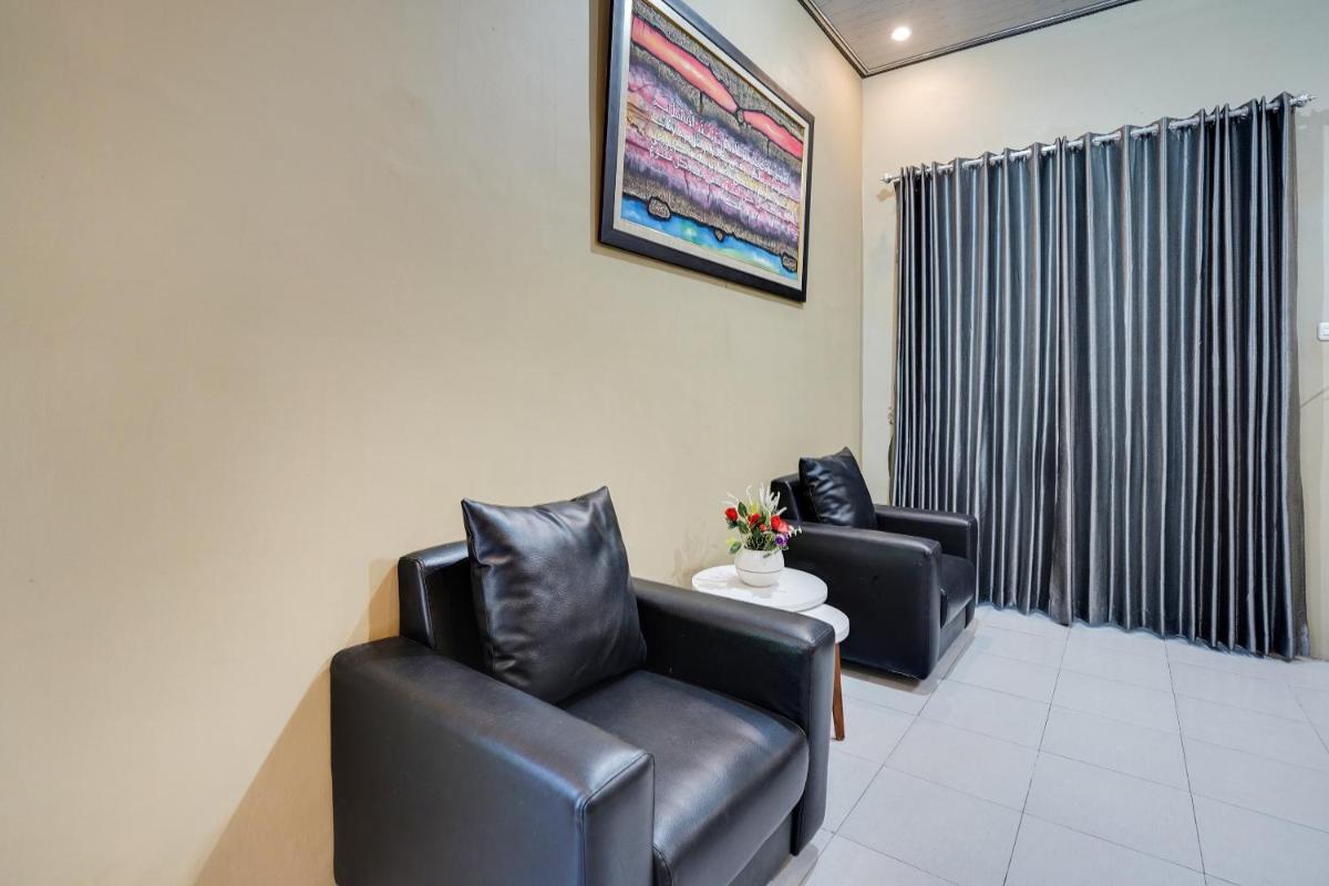 SPOT ON 91745 Rumah Kost Gresik Syariah - Housity