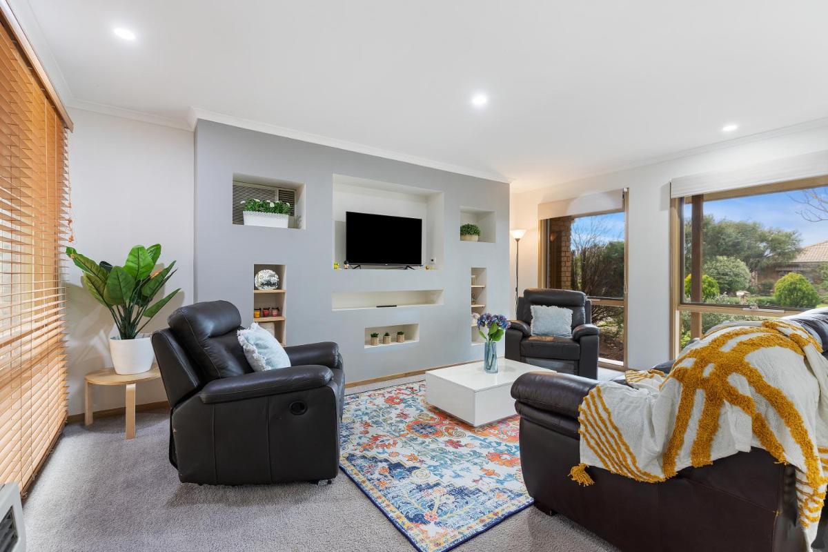 Woodgrove Penthouse - 36 min drive to MEL airport - Housity