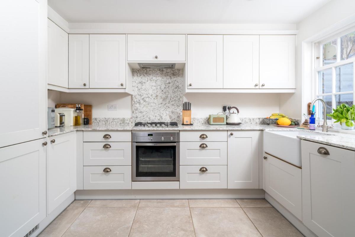 JOIVY Cosy house with private garden in Battersea - Housity